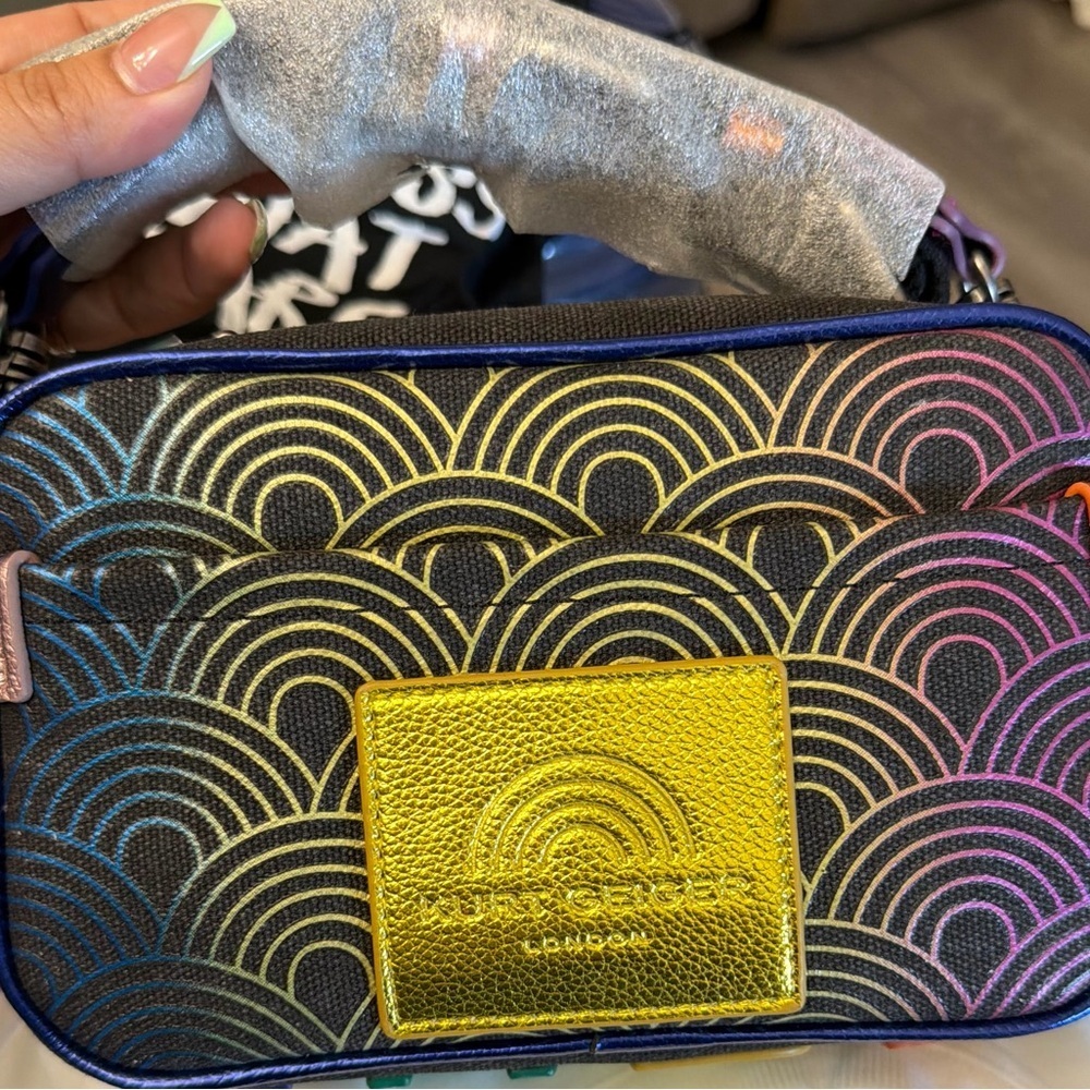 Kurt Geiger 🌈🌈Multicolor Wave Pattern Box🌈🌈 - Picture 2 of 7